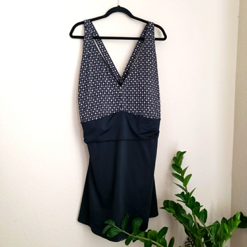 WOMEN'S LAND'S END BLACK SKIRTED SWIMSUIT, SIZE 26W, CLEAN & EXCELLENT